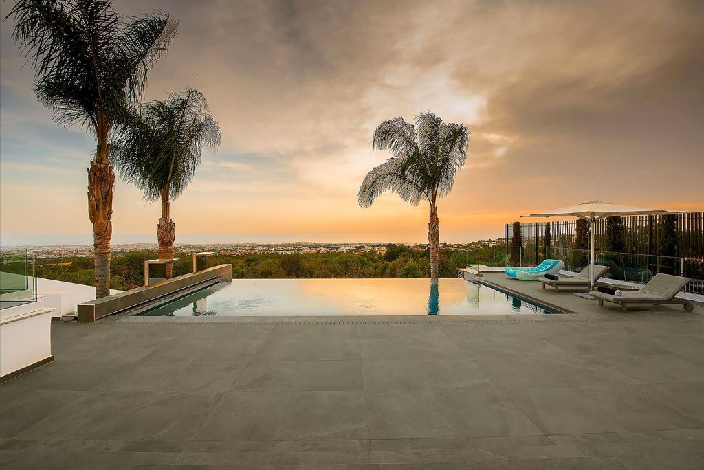 4-bedroom-luxury-Detached-House-for-sale-in-Paphos-Cyprus1.jpg