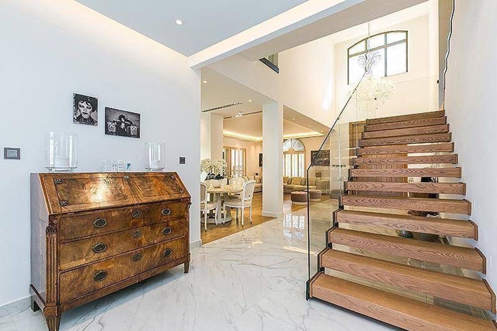 5-bedroom-luxury-Villa-for-sale-in-frond-b-The-Palm-Jumeirah-Dubai5.jpg