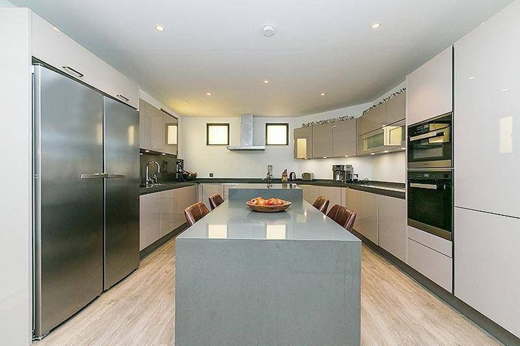 5-bedroom-luxury-Villa-for-sale-in-frond-b-The-Palm-Jumeirah-Dubai6.jpg