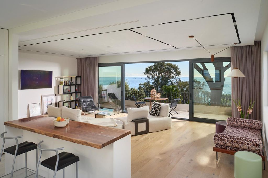 6-bedroom-luxury-Villa-for-sale-in-Cannes-France3.jpg