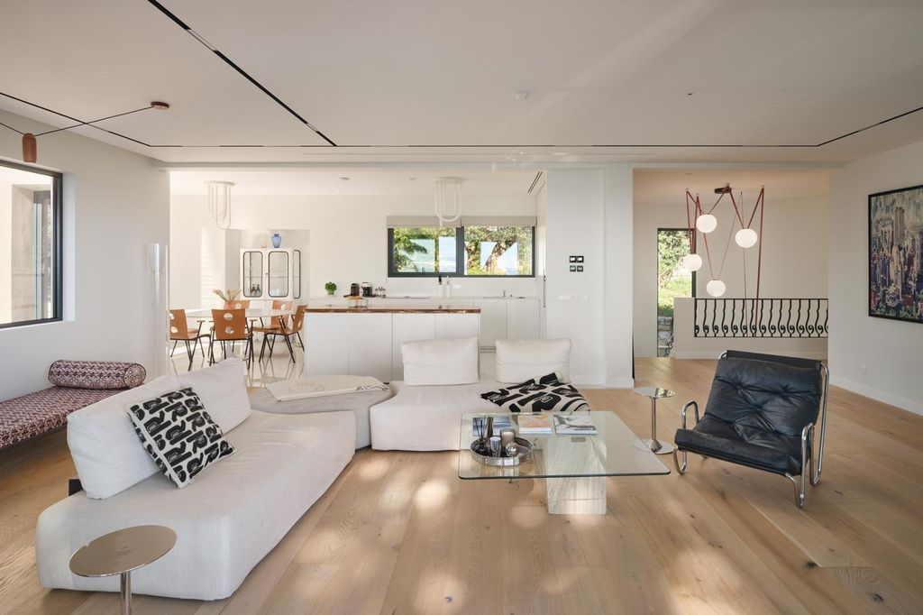 6-bedroom-luxury-Villa-for-sale-in-Cannes-France4.jpg